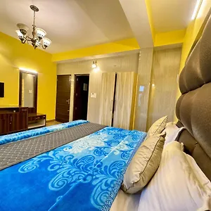 Hotel The Royal Moon